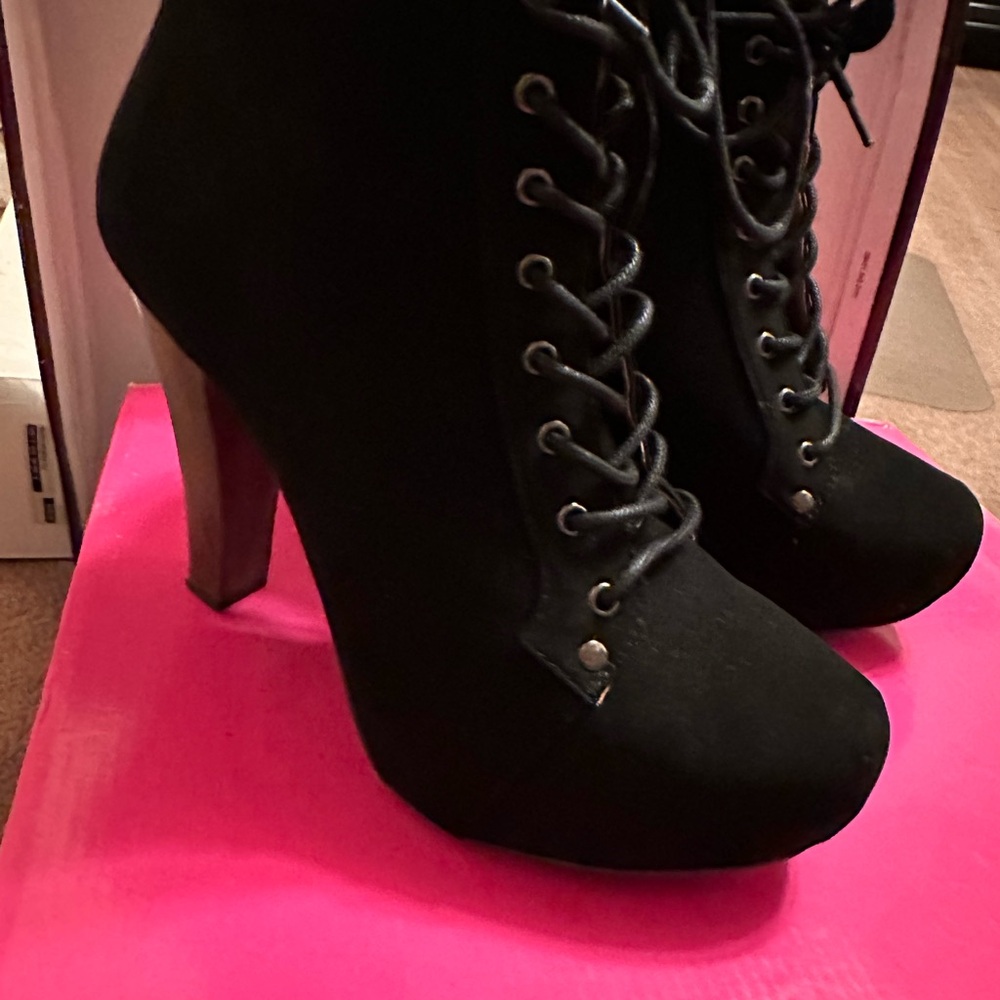 *NEW*Sz 9*Qupid* booties
